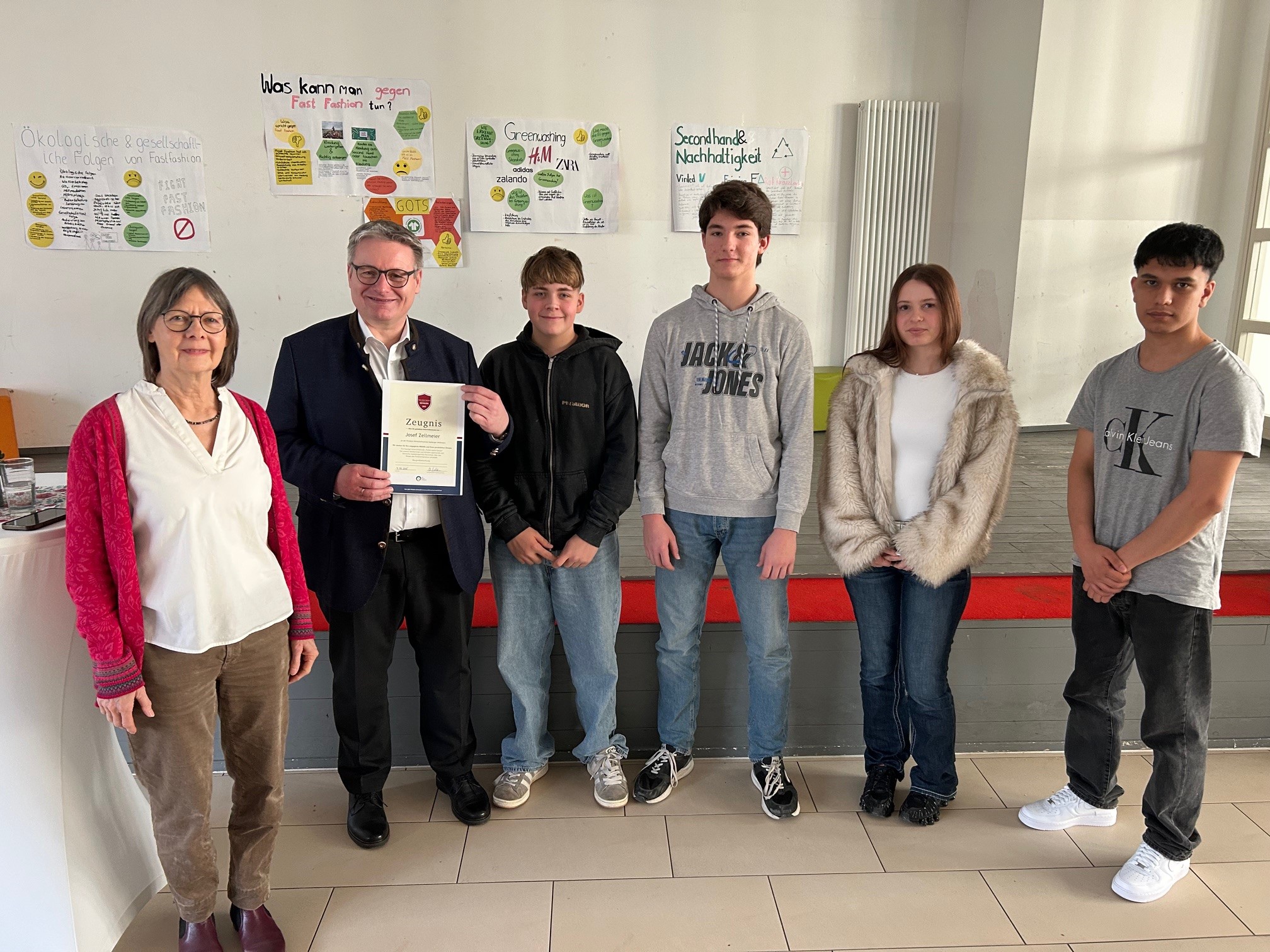 Landtagsabgeordneter Josef Zellmeier besucht die SchülerInnen der WiKaWi Wirtschaftsschule in Straubing