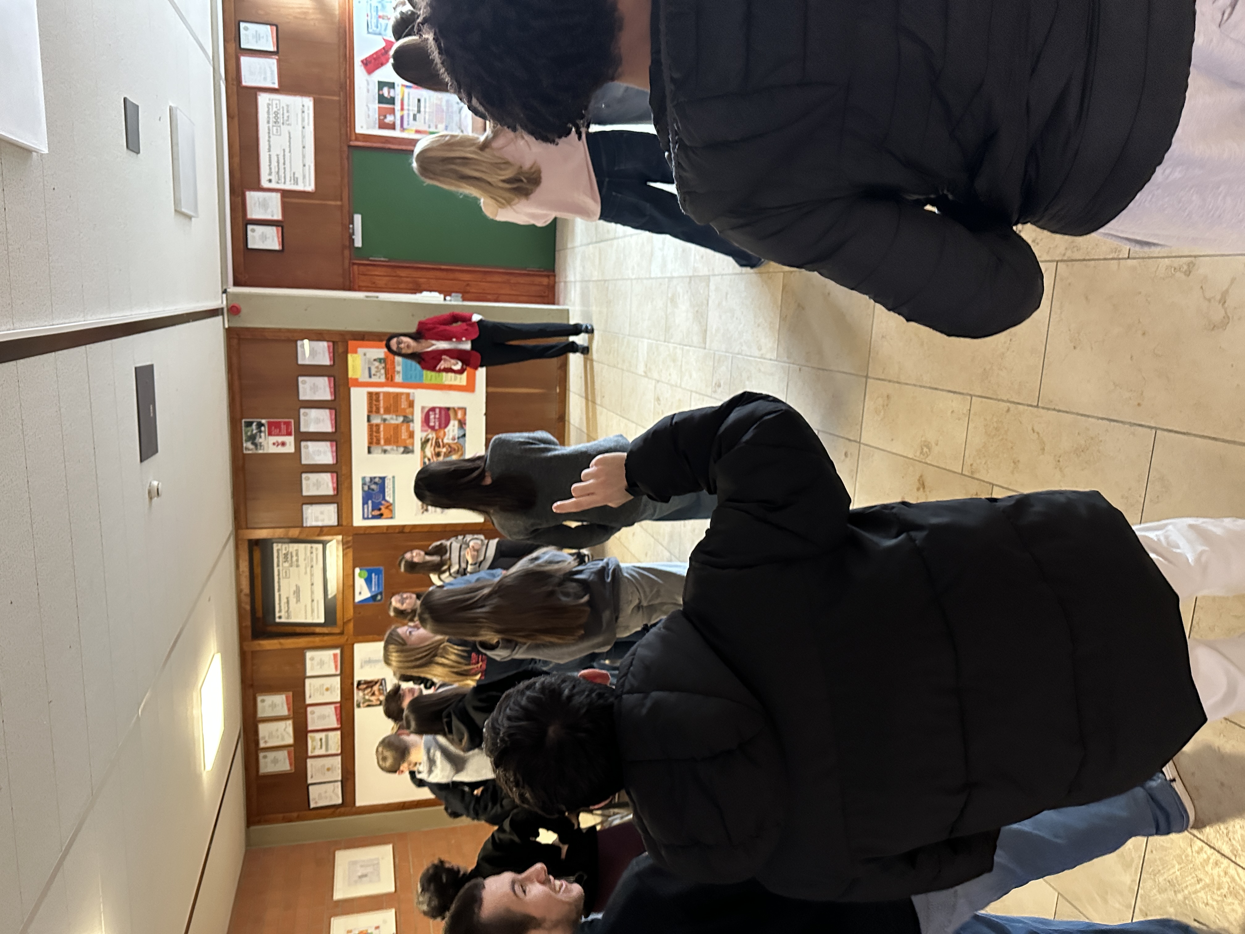 MdL Barbara Becker (CSU) wurde von der Marktbreiter Leo-Weismantel-Realschule eingeladen, mit 50 Schülerinnen und Schülern der 10. Klassen in den Austausch zu treten.